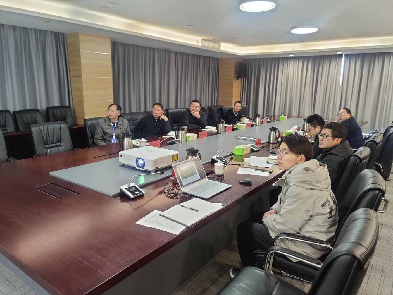集團(tuán)召開黃海新區(qū)濱興路設(shè)計(jì)方案匯報(bào)會(huì).jpg