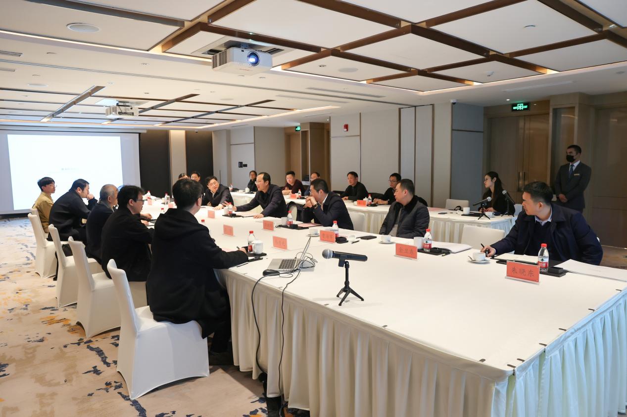 楊亞成參加黃海科創(chuàng)中心概念方案匯報會.jpg